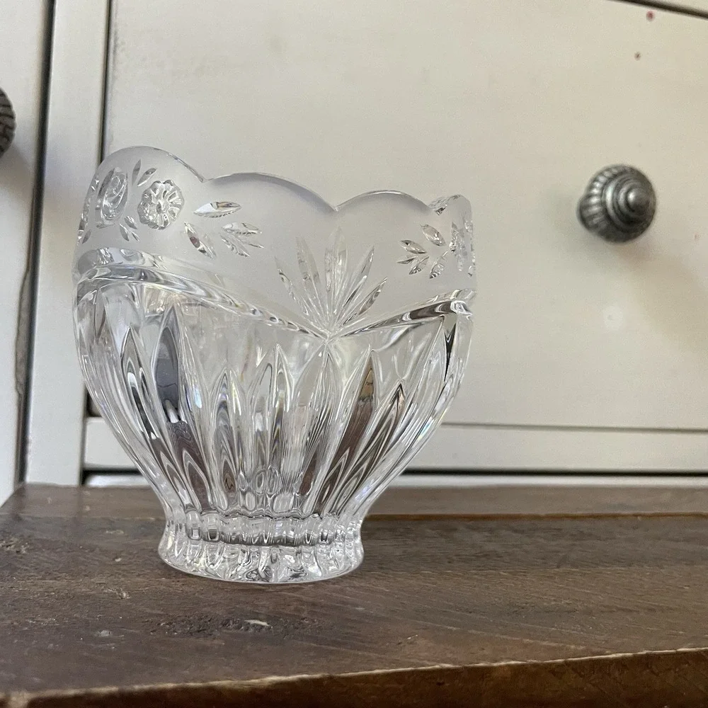 Oneida Southern Garden Crystal Candy Dish Frosted‎ Rose Design Table Decor Nice!